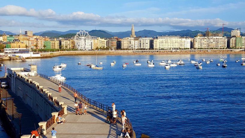 Playa-de-la-Concha-desde-el-puerto-Donosti